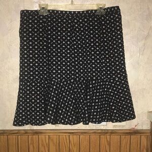Super cute black & white print Nine West skirt